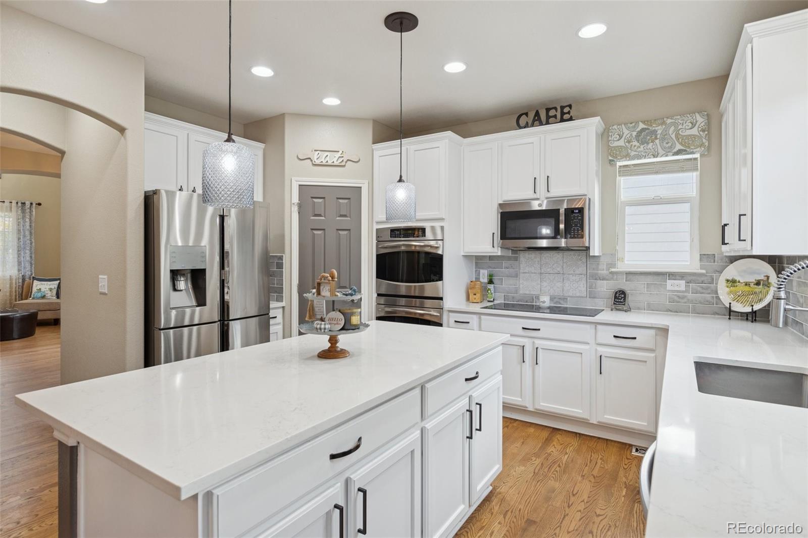 Image 4: Beautifully renovated kitchen! Image 4: Beautifully renovated kitchen!