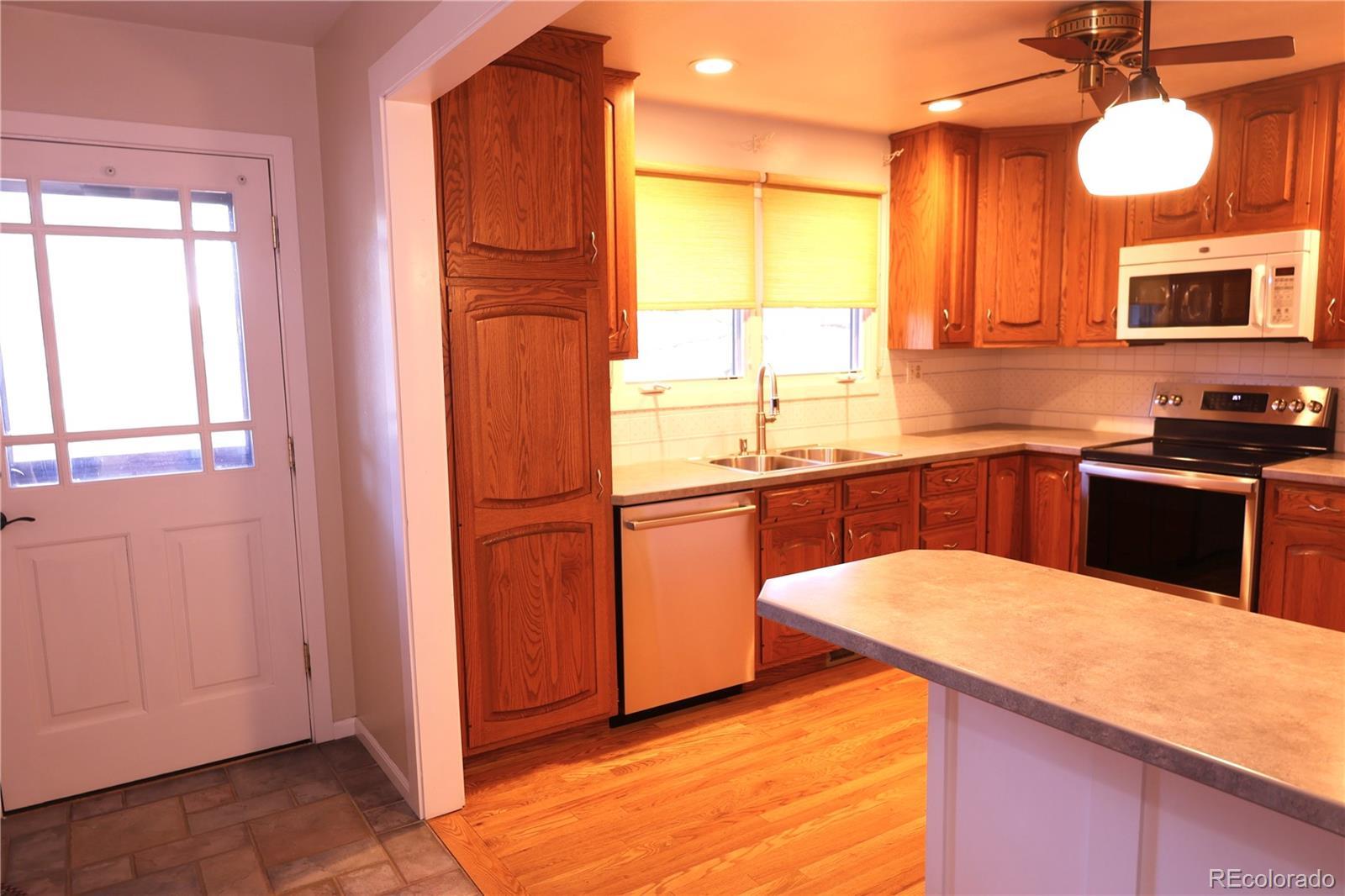 Image 4: Kitchen view 2