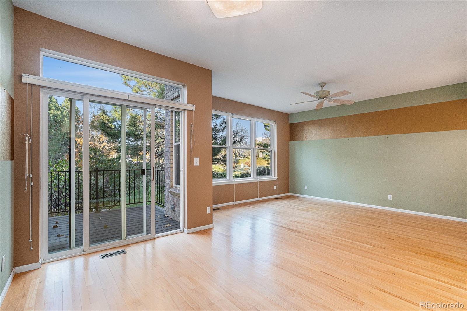 Image 4: Bright living room Image 4: Bright living room