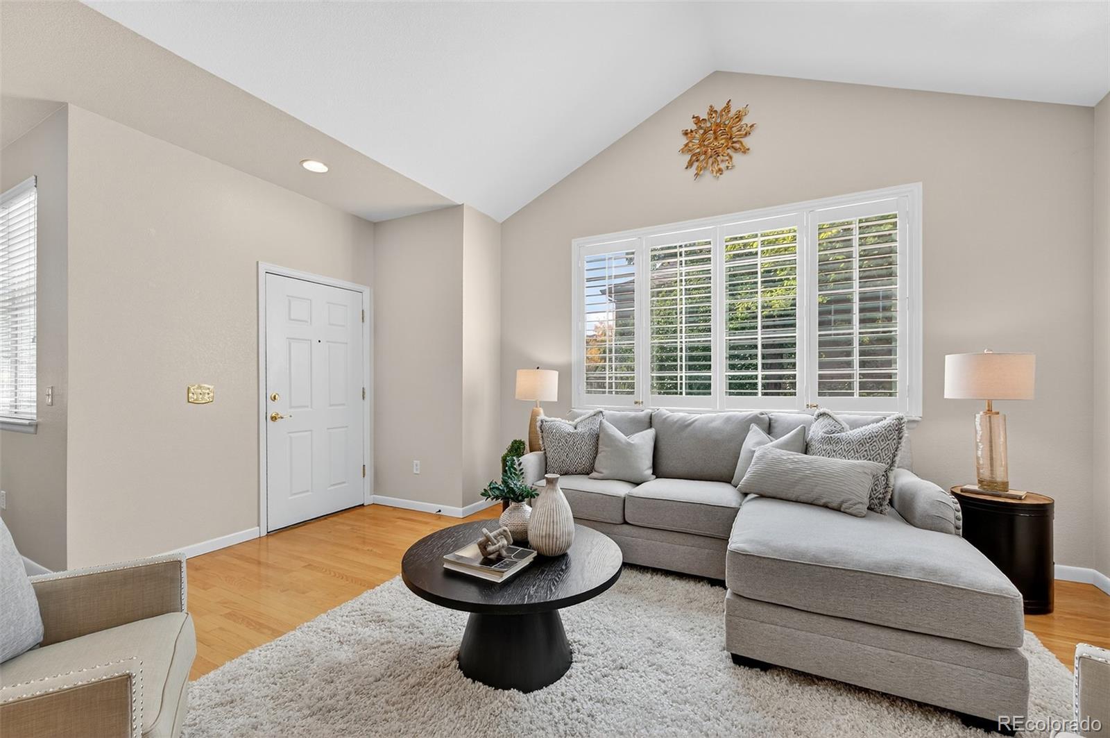 Image 4: Vaulted Ceiling Image 4: Vaulted Ceiling