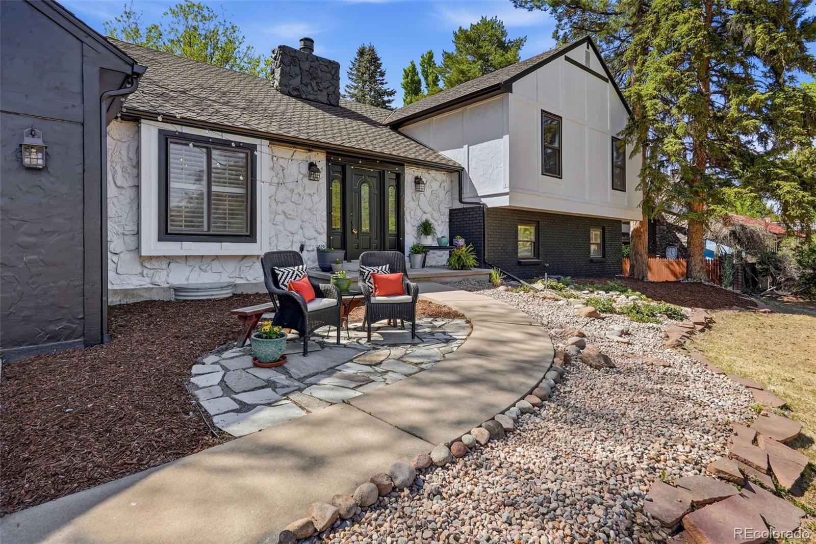 Image 4: Welcome to 1271 Bellaire Street!