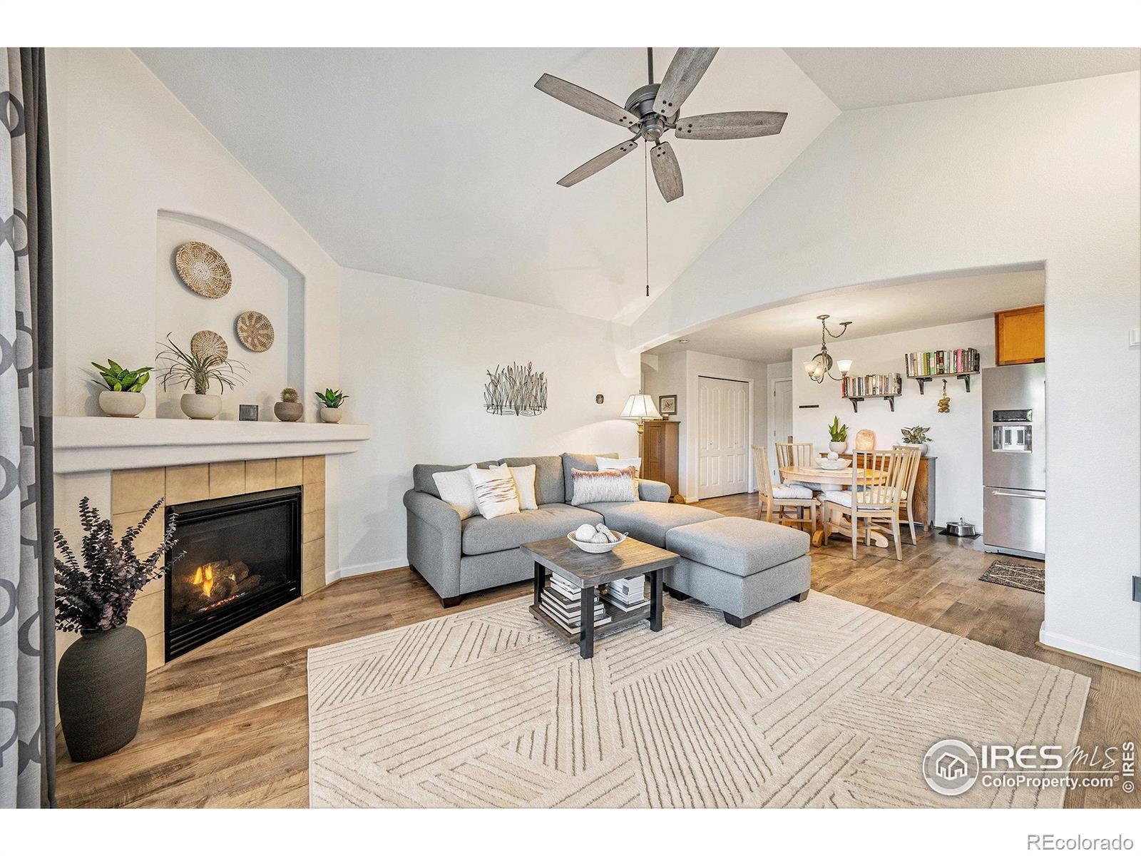 Image 2: Living Room Image 2: Living Room