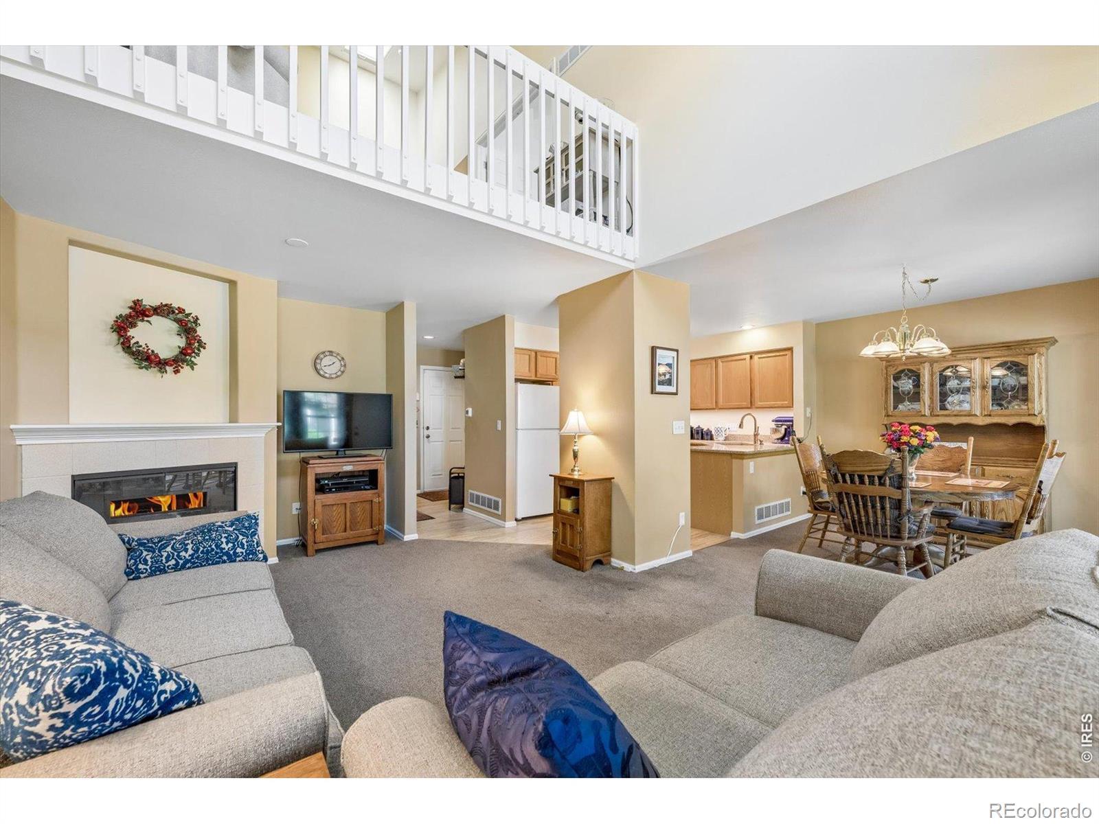 Image 4: WHAT A DYNOMITE MAIN LEVEL LAYOUT!