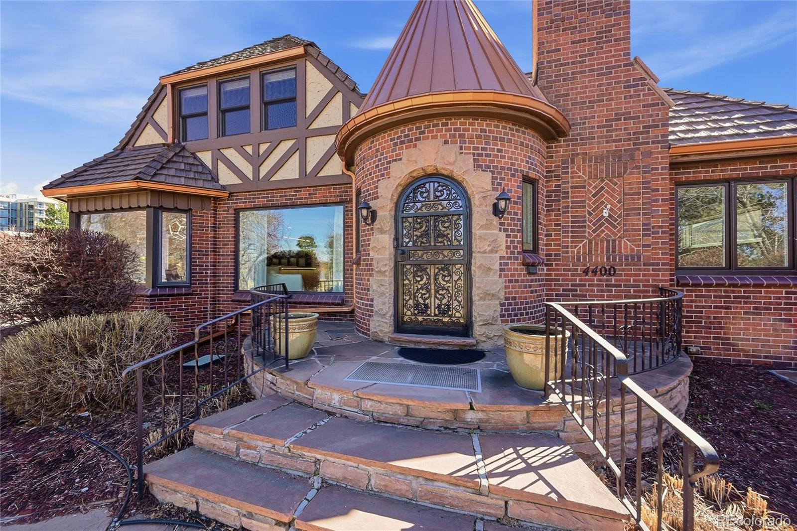 Image 2: Lakefront extensively remodeled Tudor w/ separate guest house