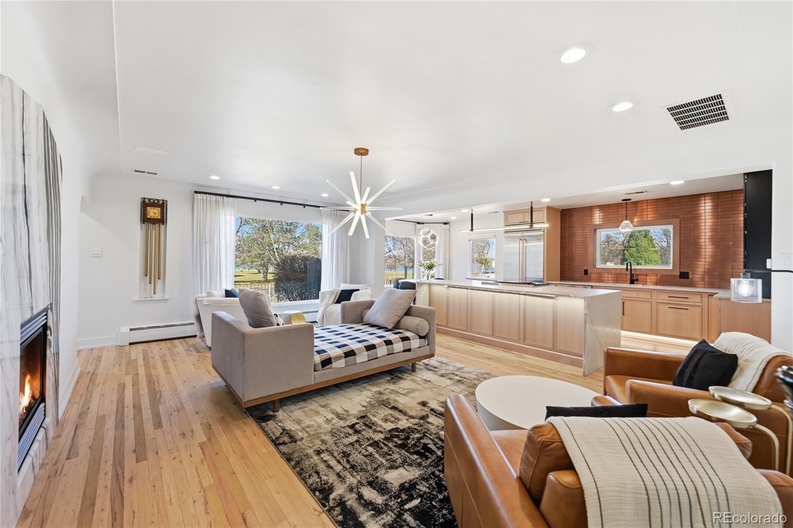 Image 3: Open floorplan w/ fantastic Lake views