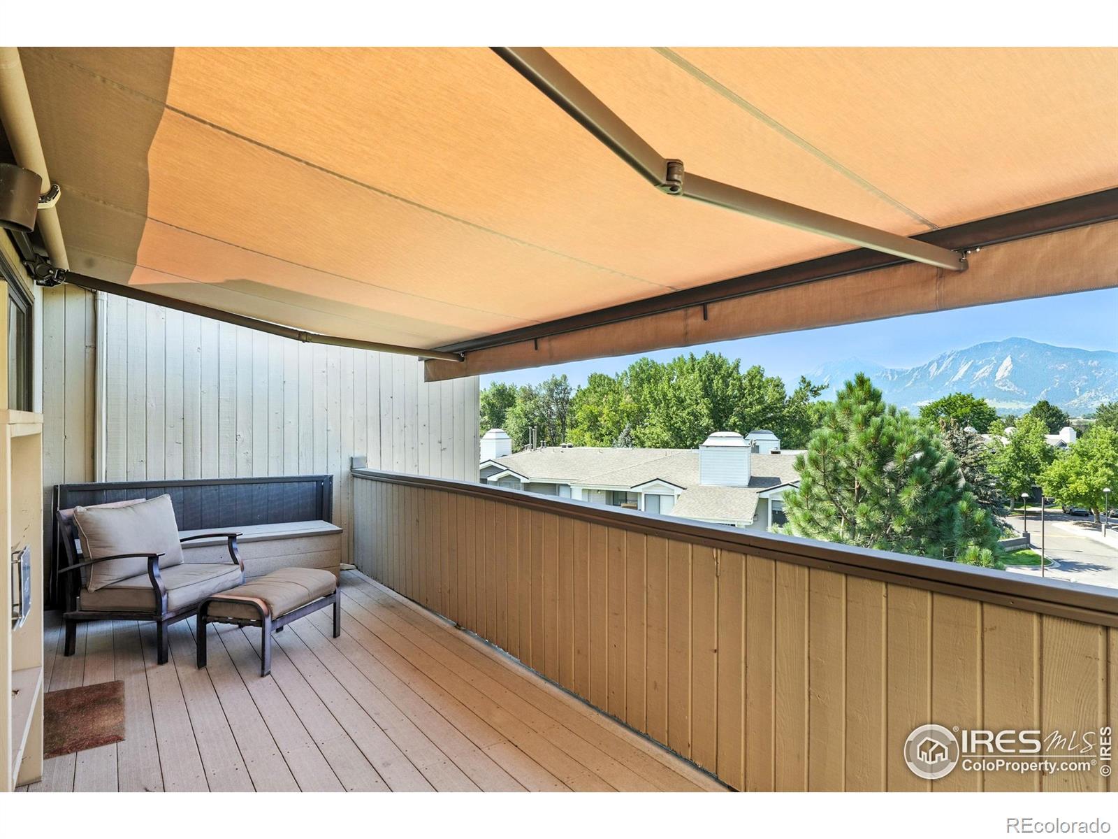 Image 1: Oversized motorized sunshade. At the press Oversized motorized sunshade. At the press of a button, retracts and extends to give you shade outside, additionally cooling your interior. Enjoy the view and master the weather.