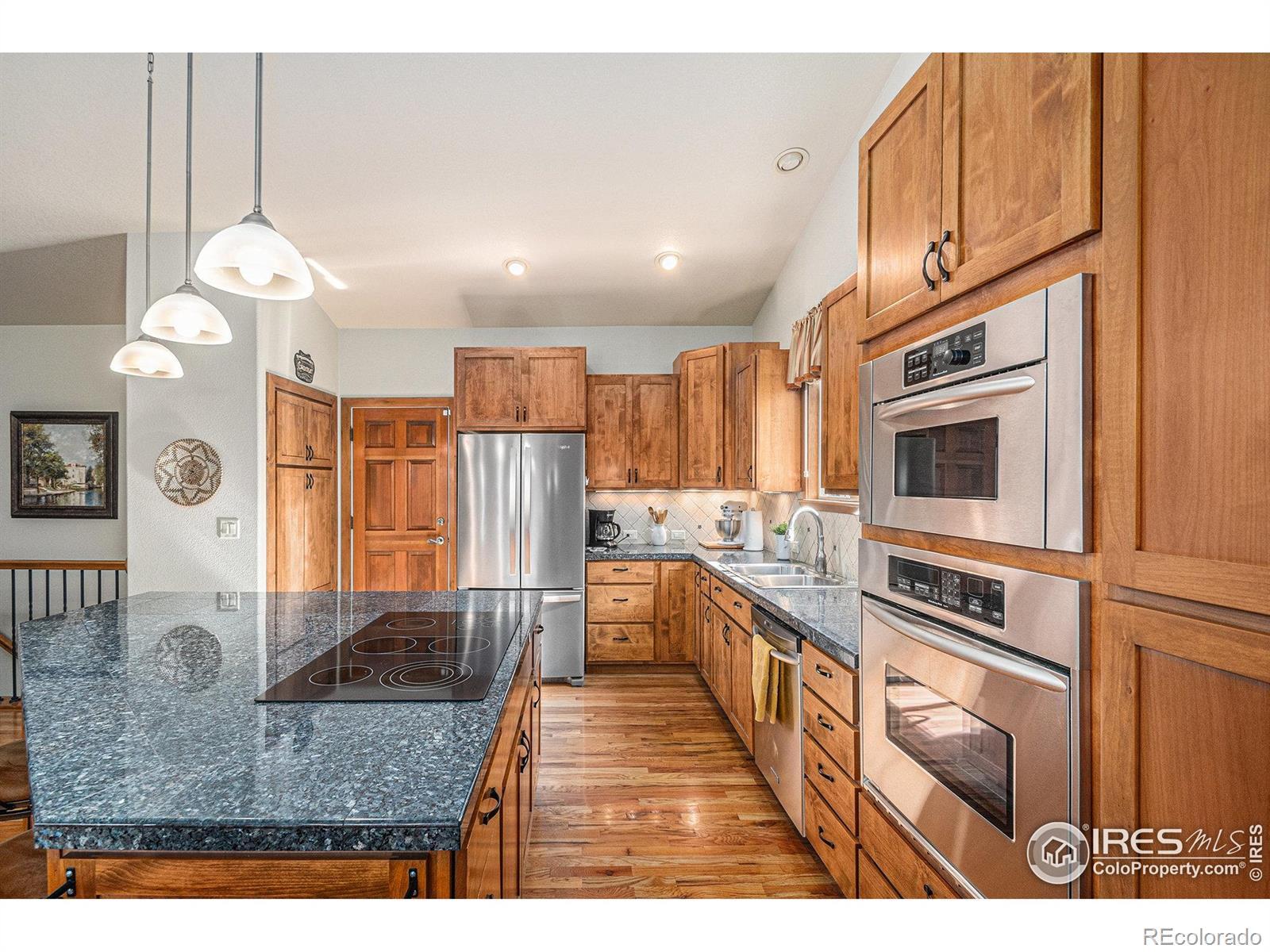 Image 3: Lots of Cabinetry Image 3: Lots of Cabinetry