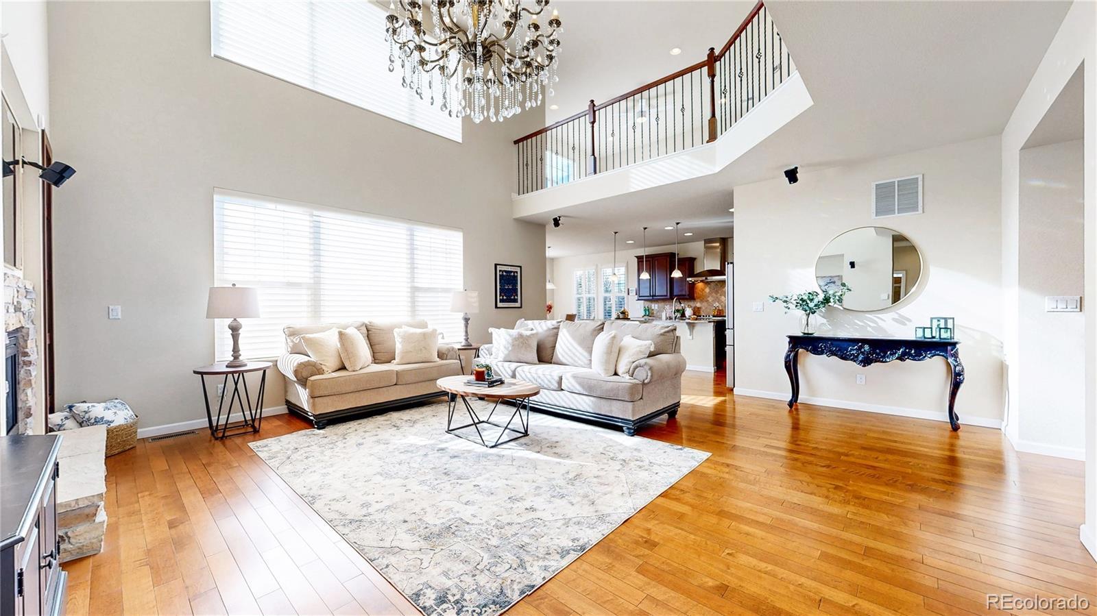 Image 3: Family room