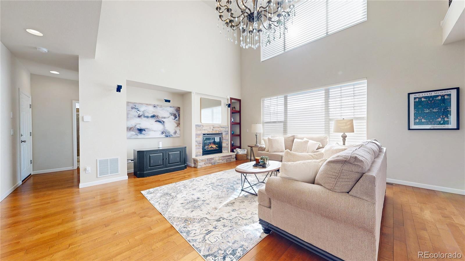 Image 4: Family room