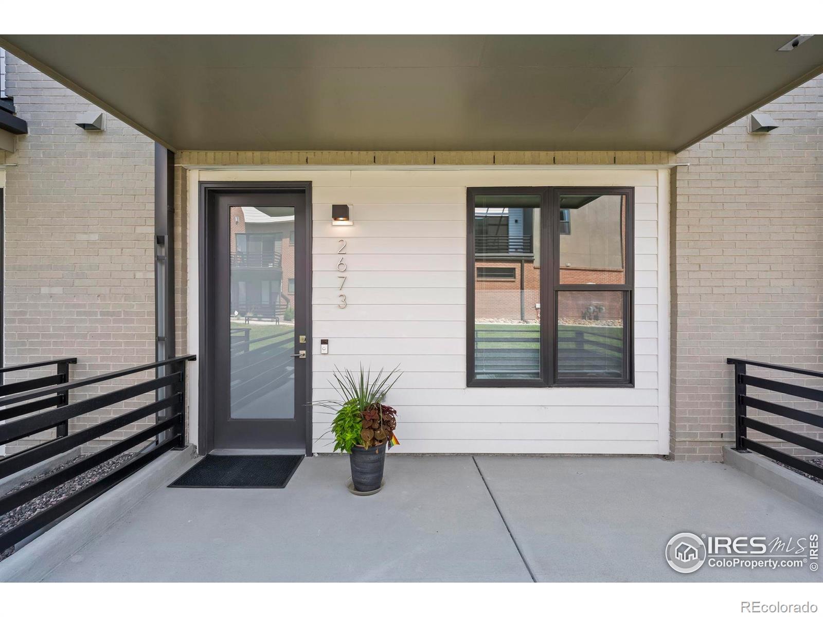 Image 2: An enclosed front patio welcomes you