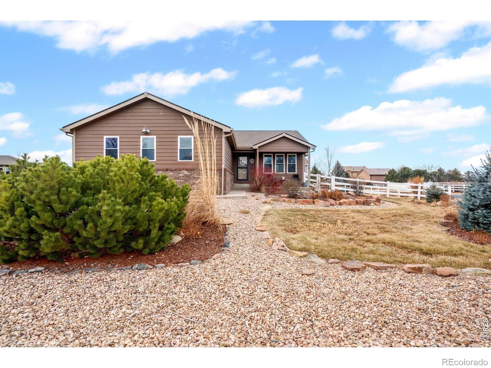 Image 3: Lovely curb appeal