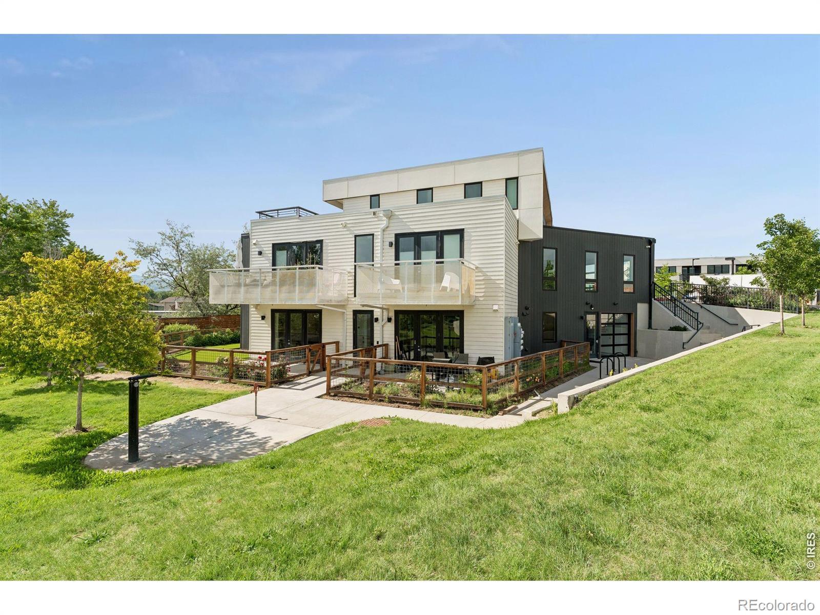 Image 1: South Facing Unit with Tons of Natural Light. Image 1: South Facing Unit with Tons of Natural Light.