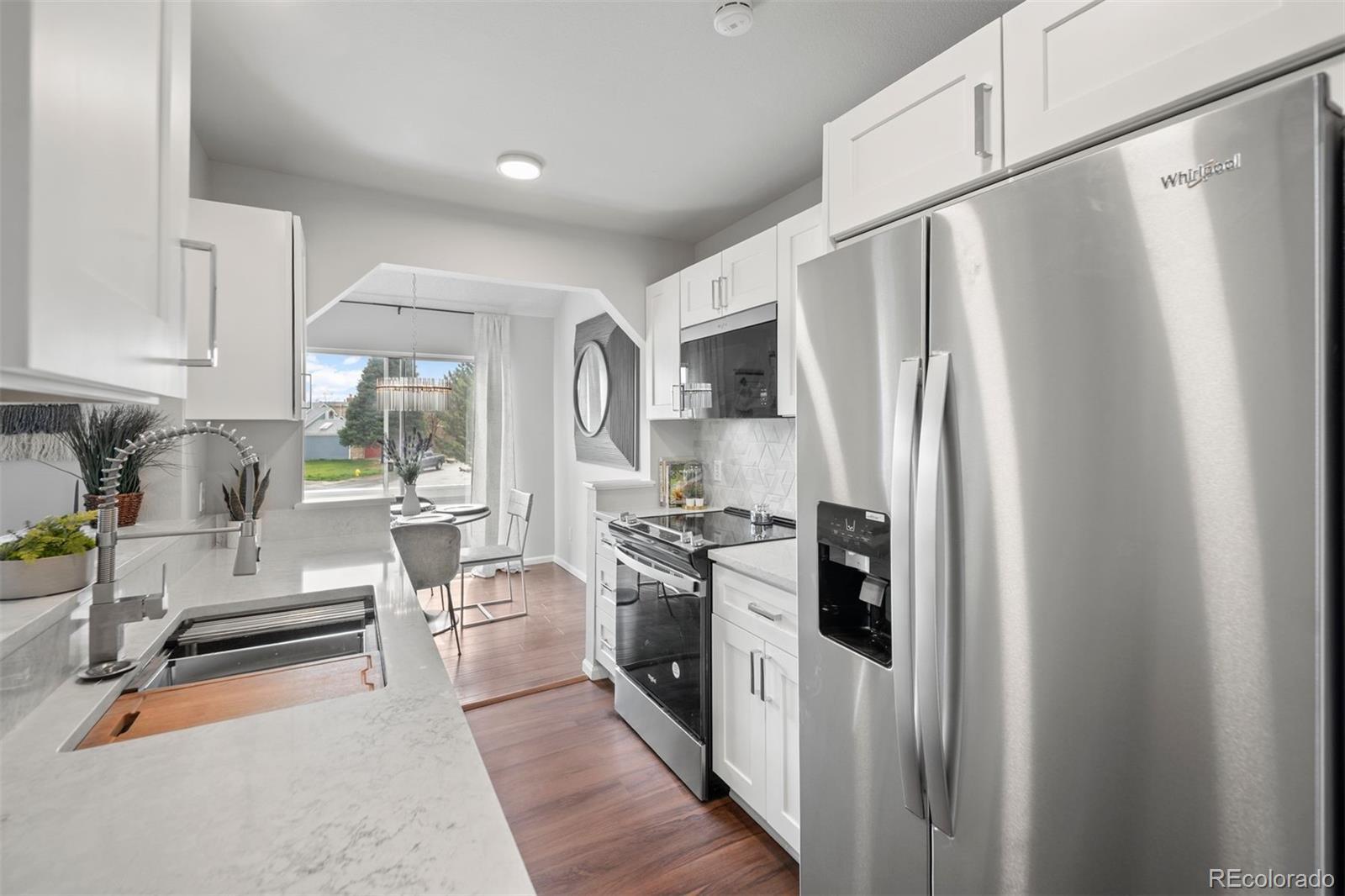 Image 4: New appliances and cabinets