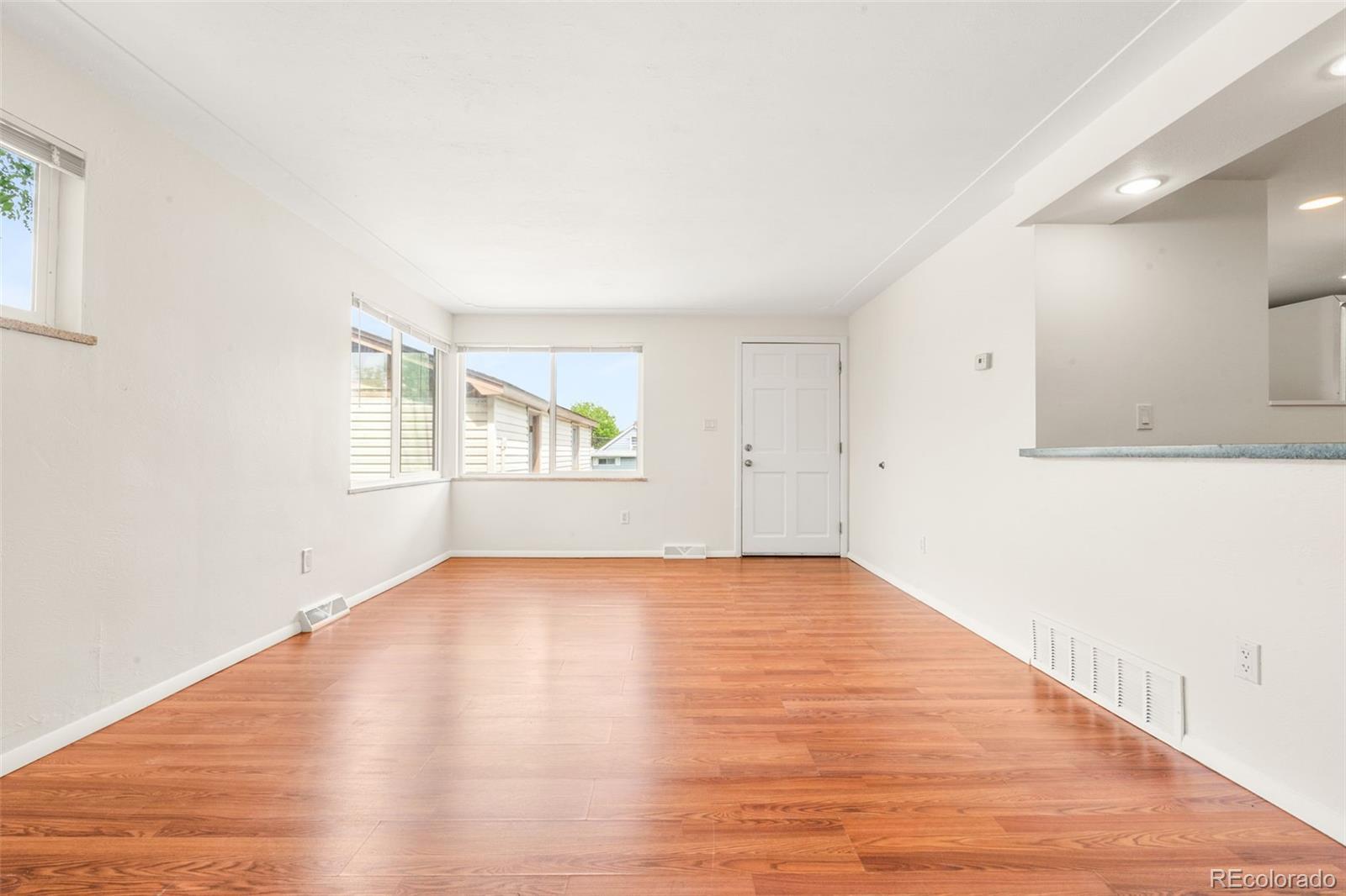 Image 3: Living Room