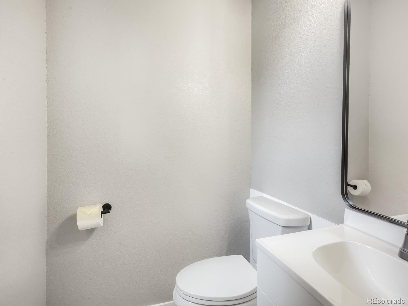 Image 3: 20 Primary Bathroom.jpg
