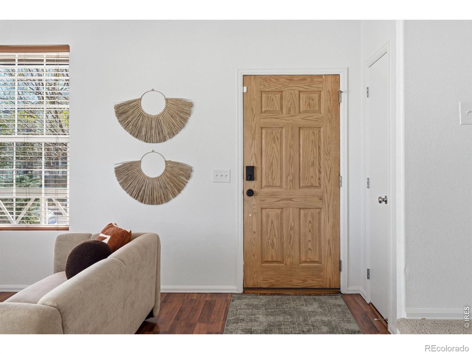 Image 3: Entry