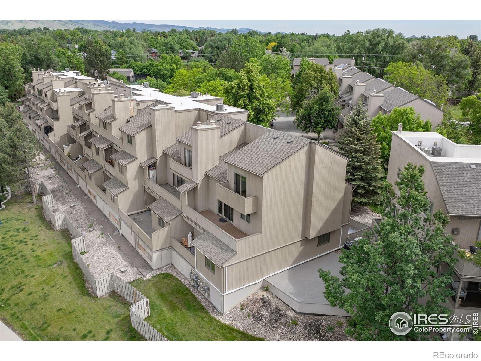 Image 3: Kalmia Court Condos