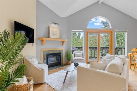 803 Lakepoint Court
