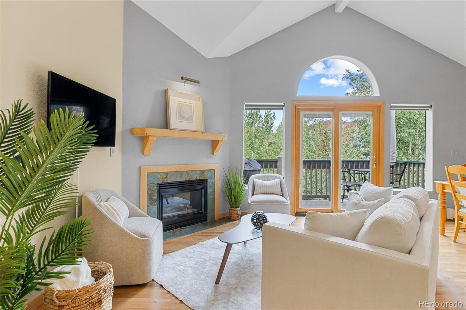 Image 1: Living Room