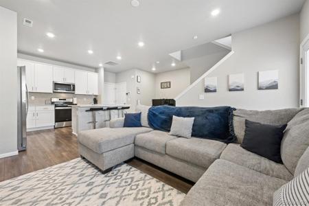 12208 Creamery Street