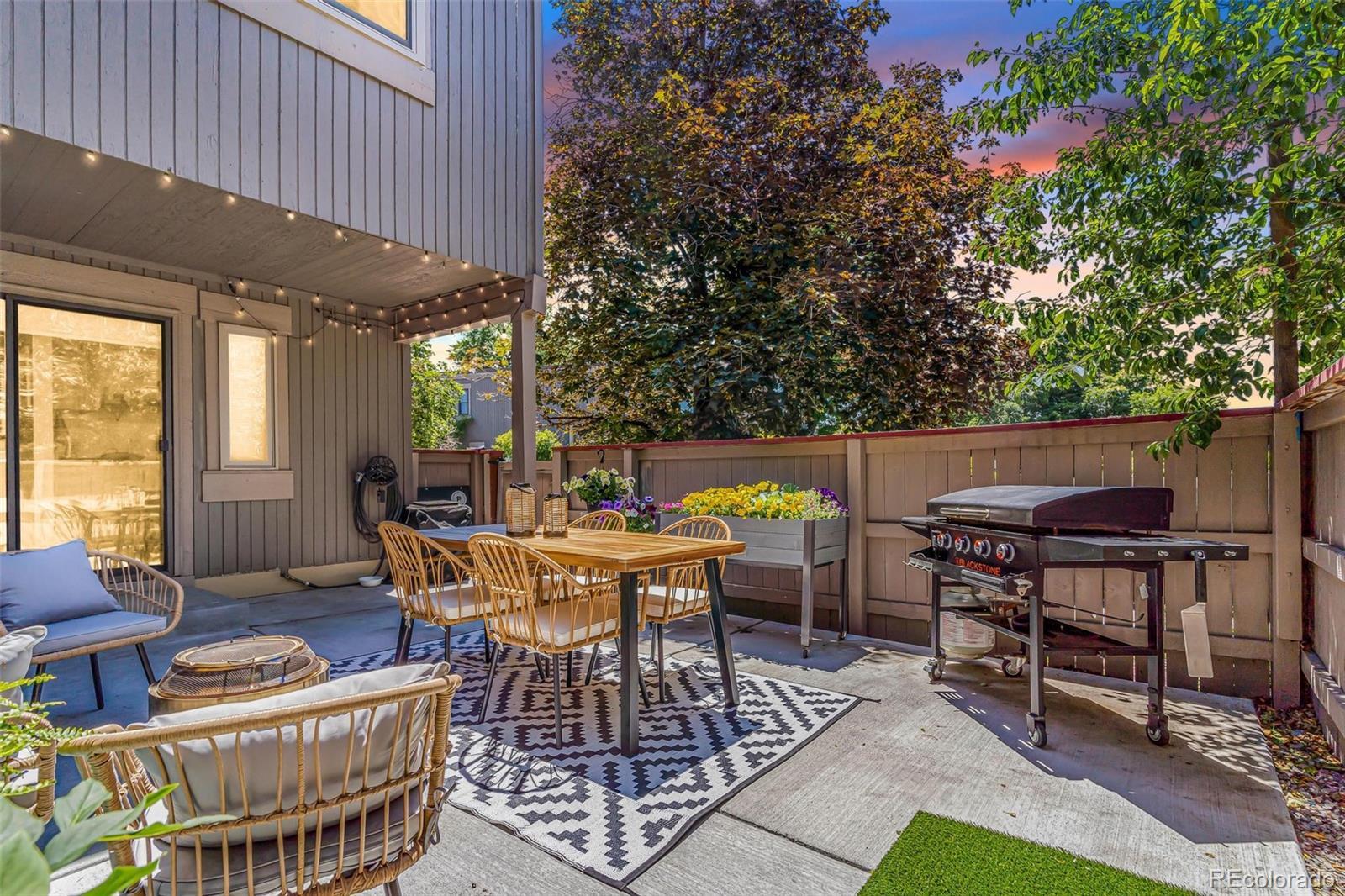 Image 2: Enjoy summer nights on this private courtyard patio