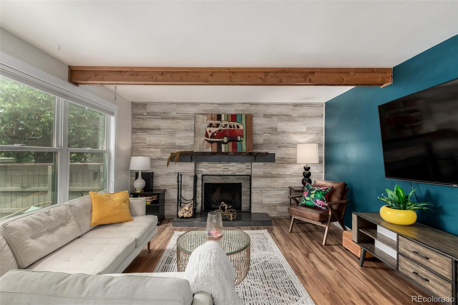 Image 4: Open Living Room