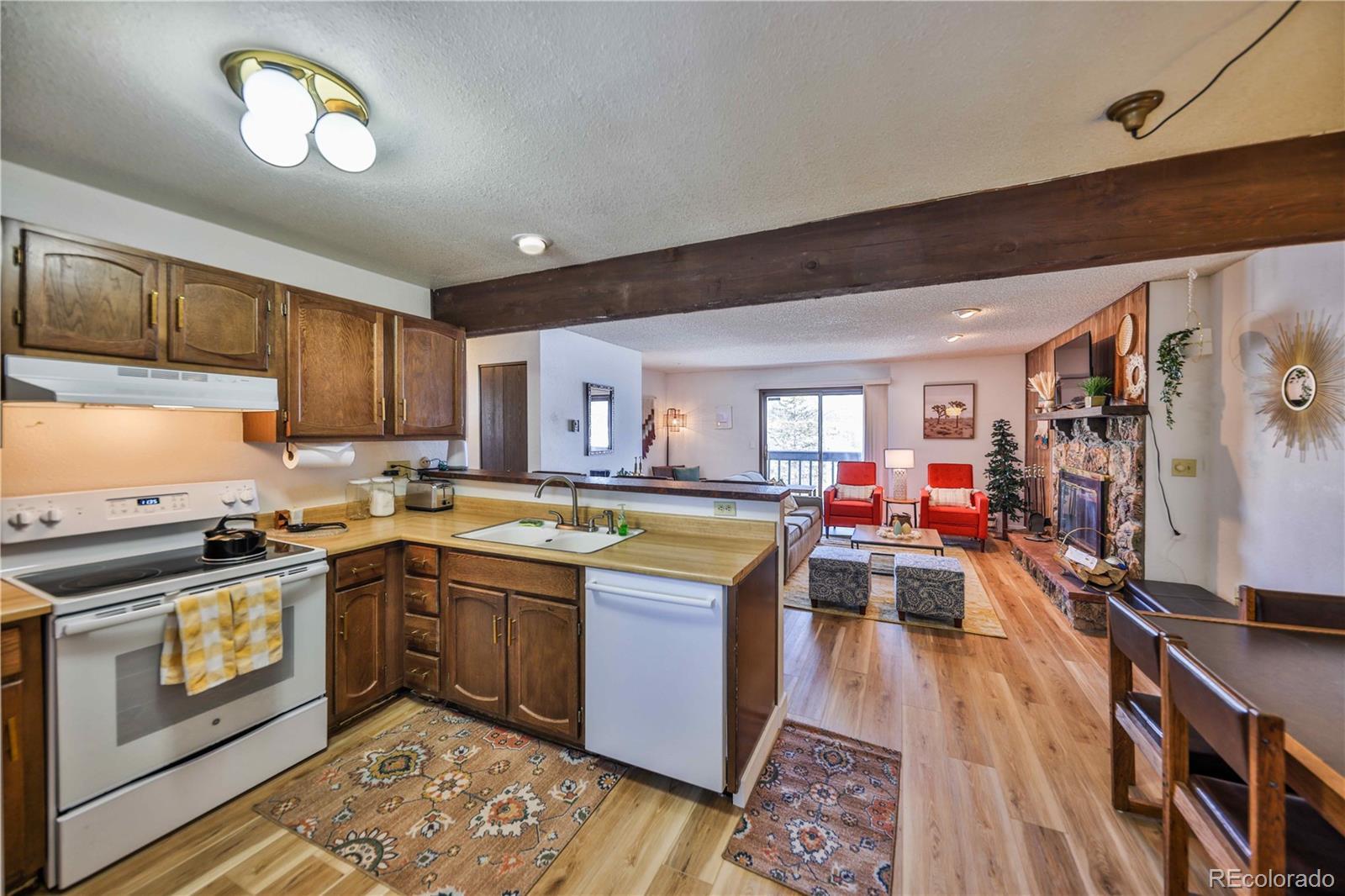 Image 3: All appliances convey