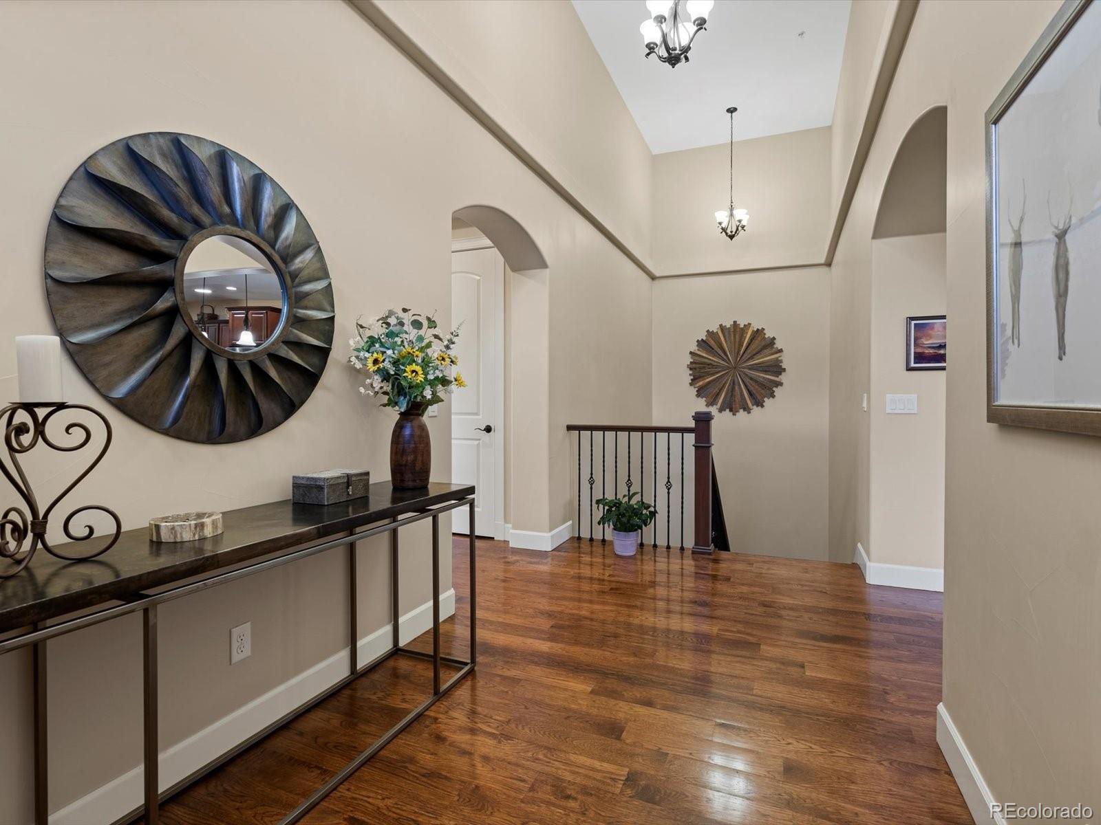 Image 4: Foyer