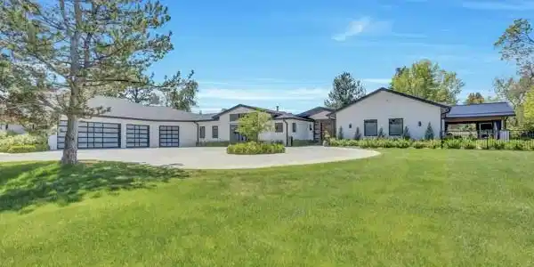 4900 Lakeshore Drive