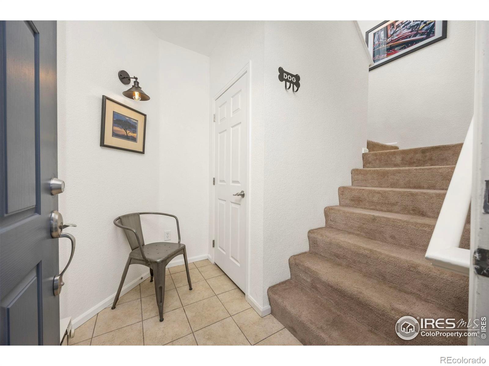 Image 4: Entry with coat closet