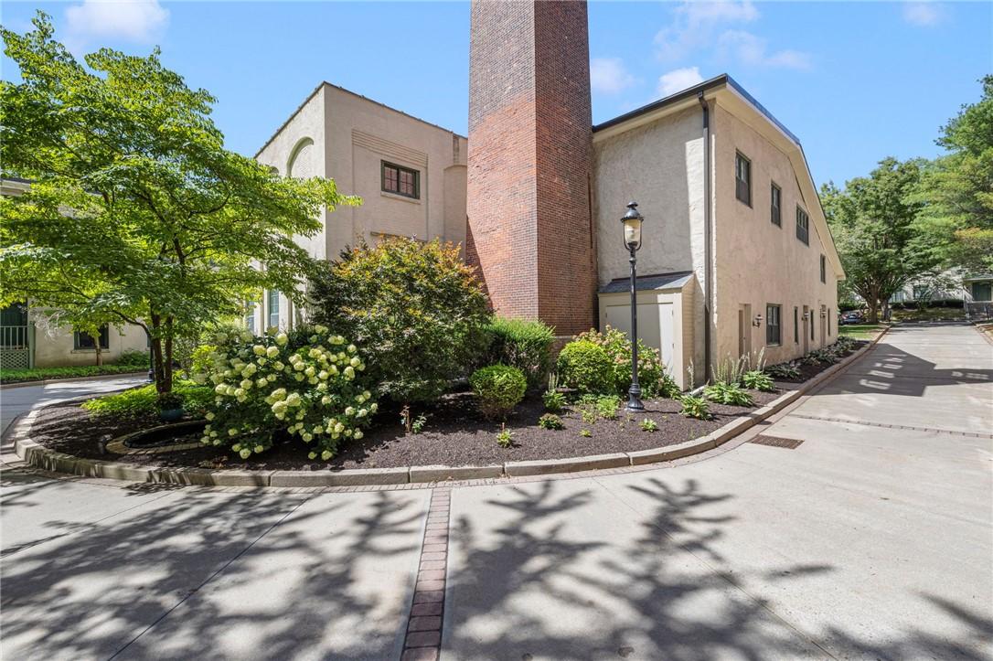 Image 3: Beautifully landscaped and expertly maintained