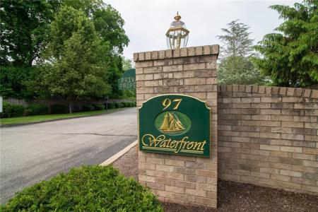 97 Farnum Pike
