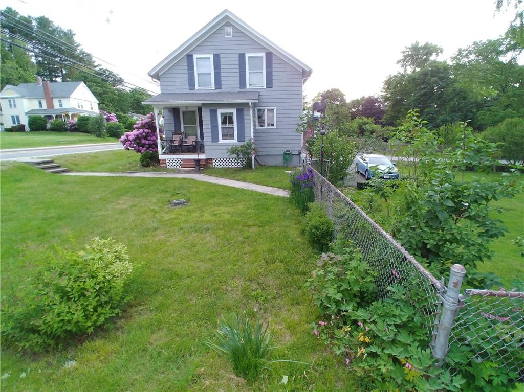 Image 2: Side Yard