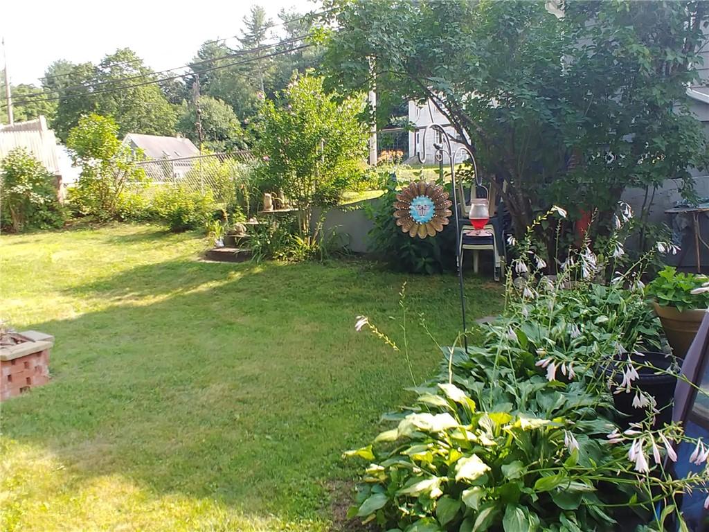 Image 4: Yard