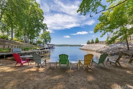 320 River Forest Dr