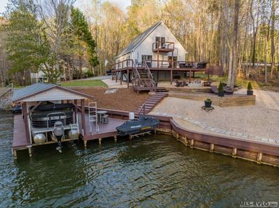 200 Ridge Oaks Drive
