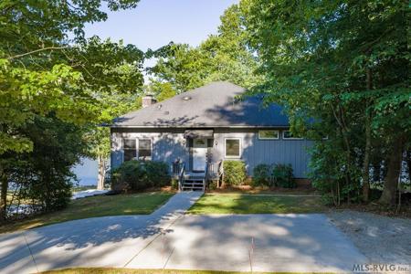 999 Hawthorne Dr