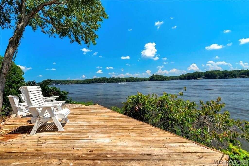 Image 2: Pier on boathouse!