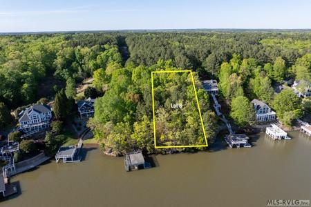 8 E Maple Pointe Dr