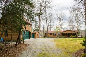 560 Long Branch Dr