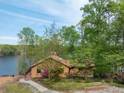 422 Fox Den Drive