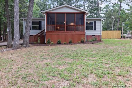 42 Chestnut Dr