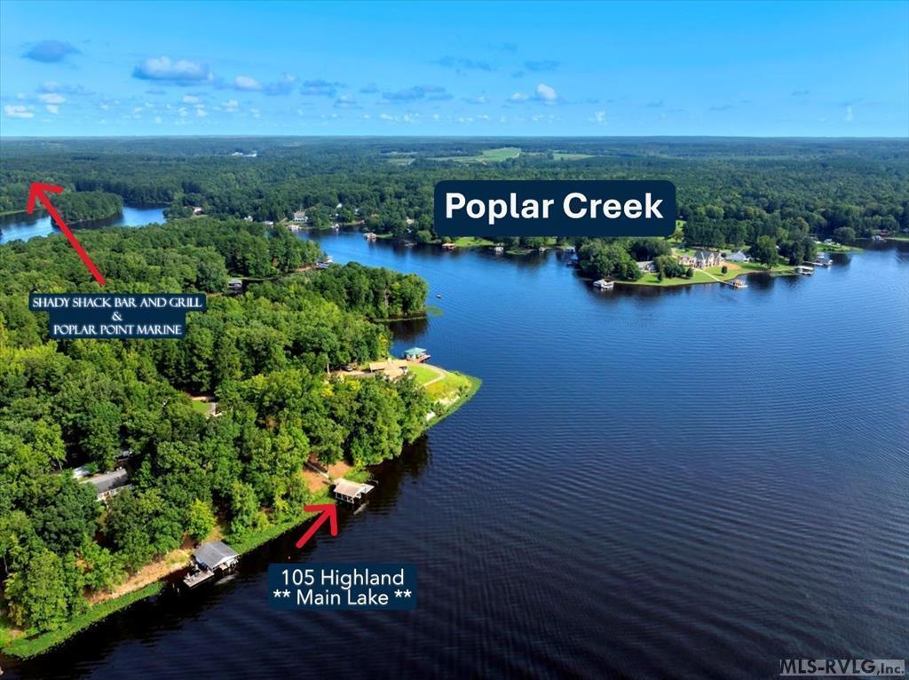 Image 2: Great Location at Poplar and Main