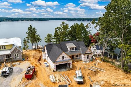 100 E Maple Pointe Dr