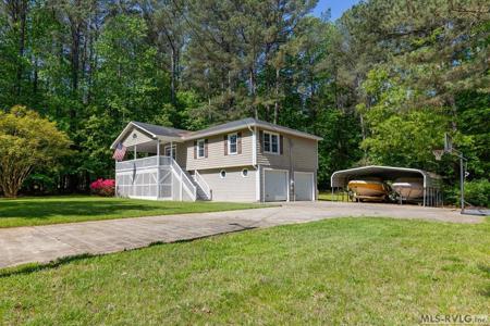 135 Parkway Dr