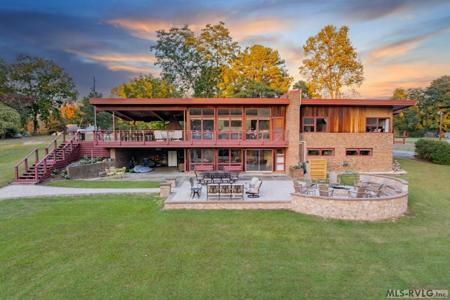 371 Lake Shore Dr