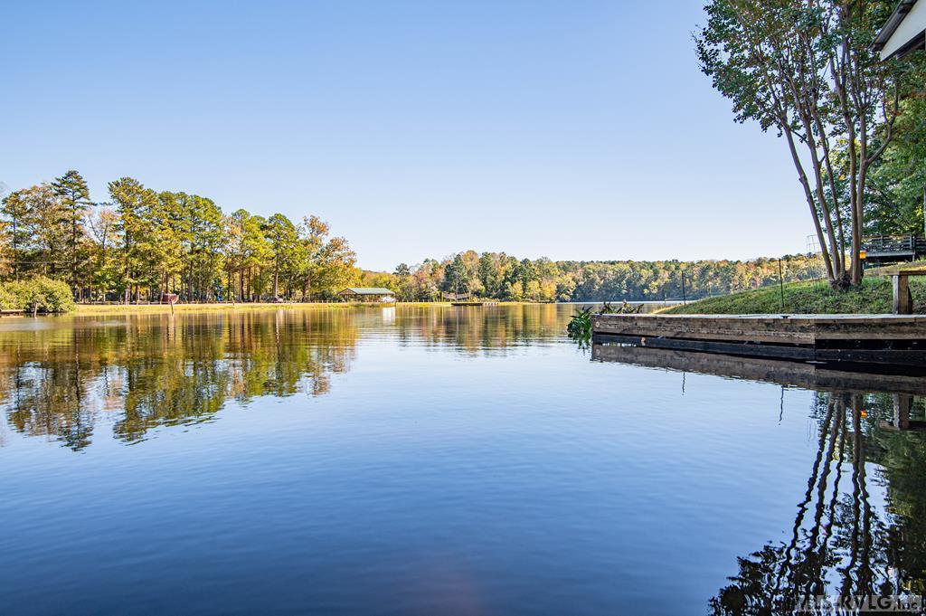 Image 2: Lakeside View