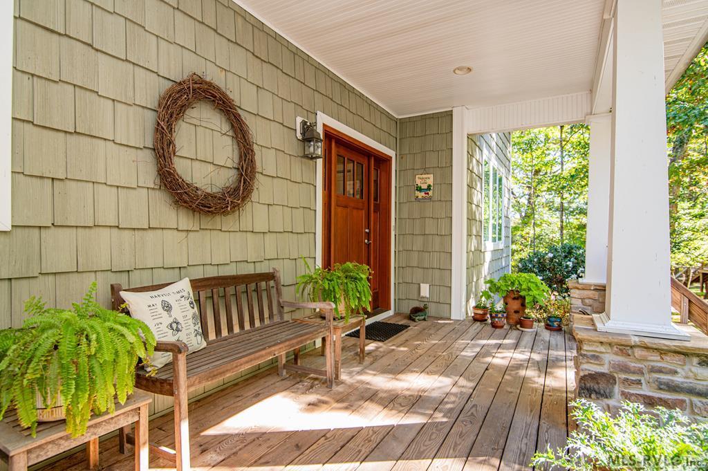 Image 3: Roadside Porch
