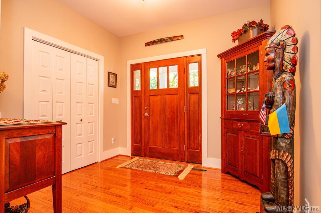 Image 4: Front Foyer