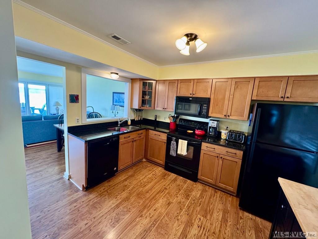 Image 4: The Kitchen